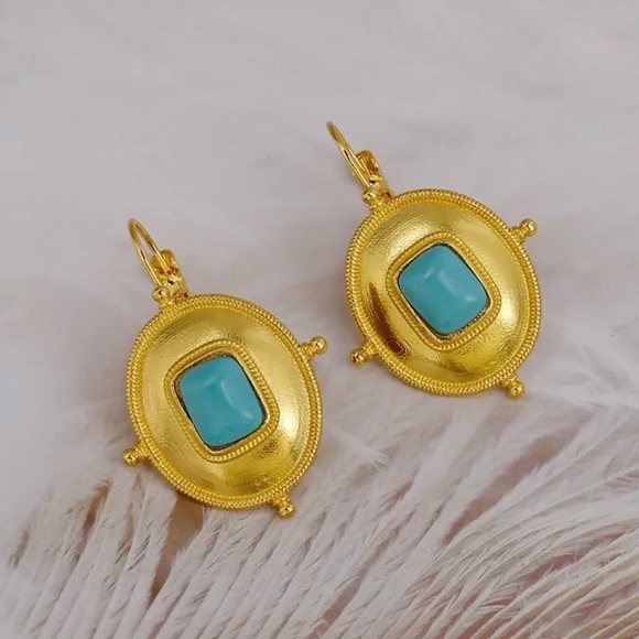 Golden Oval Shape Hoop Earrings - Picture 3 of 4